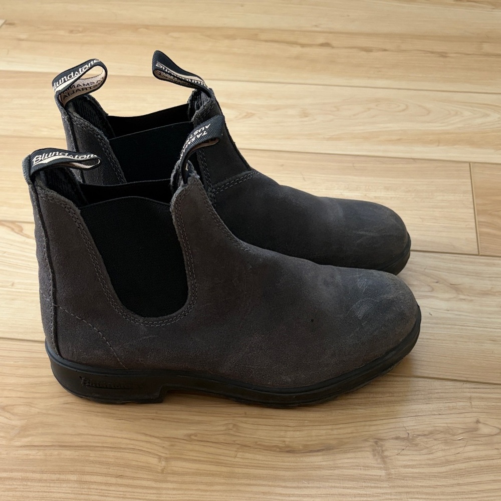 WOMEN'S CLASSICS #587 SUEDE BLUNDSTONES